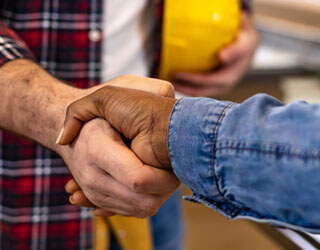 contractors-hand-shake_320x250