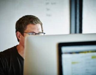 man-looking-at-computer_320x250