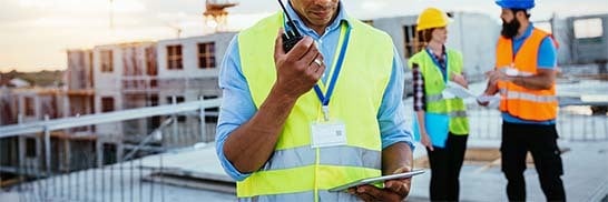 construction-worker-with-tablet-radio
