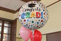 Balloon that reads Congrats Grad